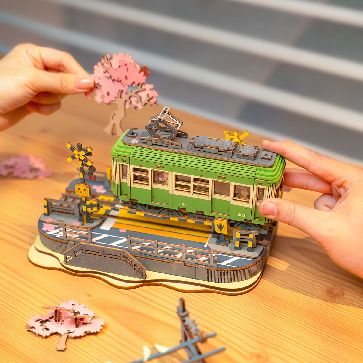 Rolife 3D Houten Puzzel Sakura Journey – TGS02 - Afbeelding 5